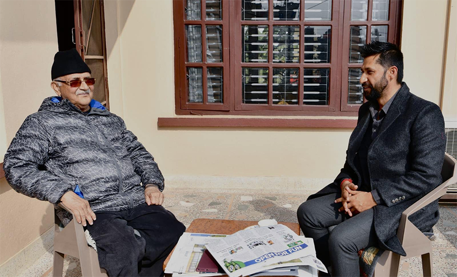 एमालेका अध्यक्ष  ओली र उपप्रधान तथा गृहमन्त्री लामिछानेबीच भेटवार्ता